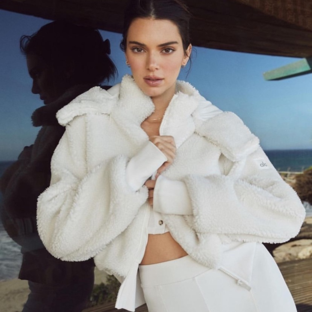 ALO Yoga Foxy Sherpa Jacket Fuzzy Cropped Removable Hood Pockets